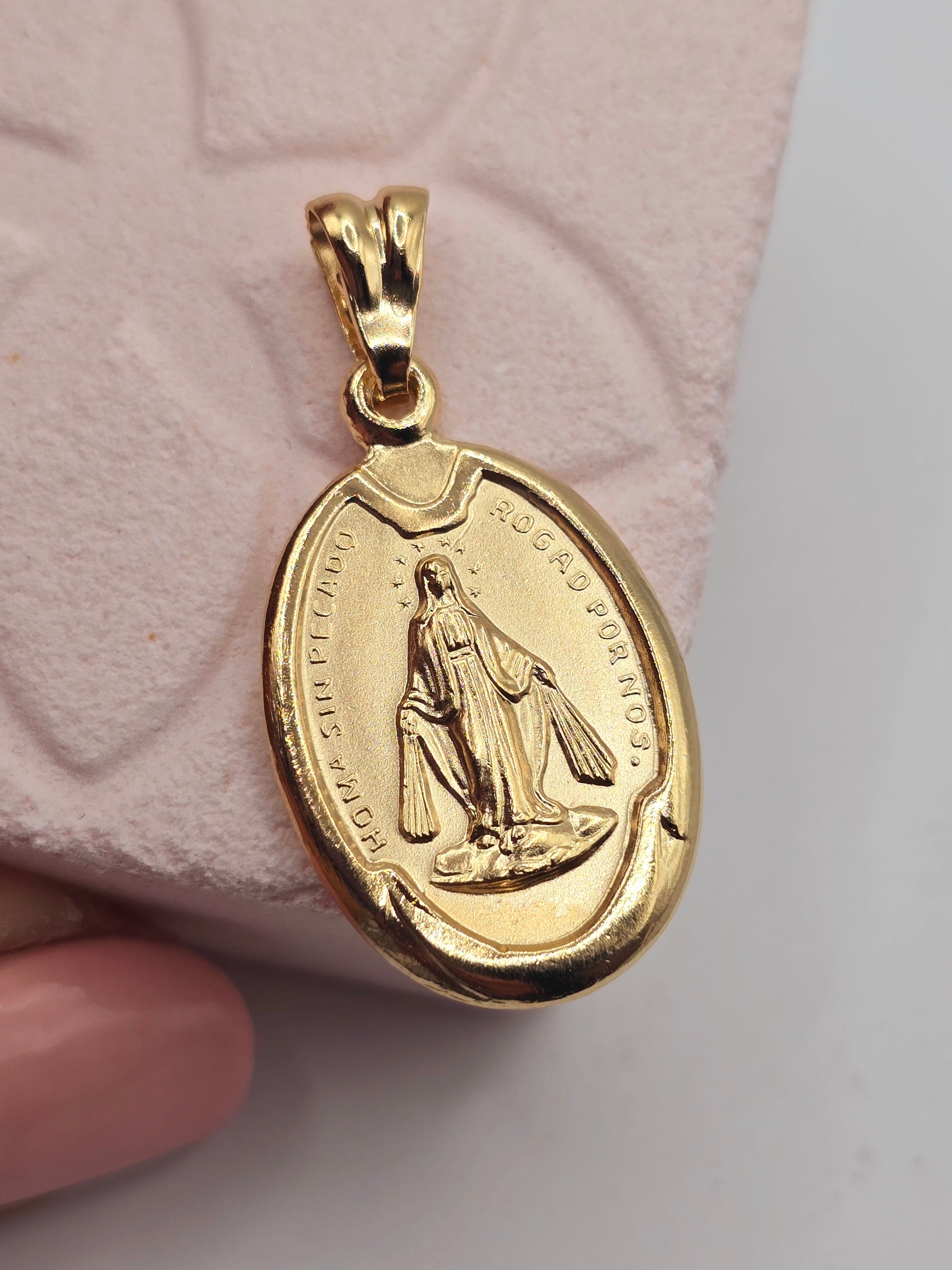 Miracles virgin pendant necklace 14K Gold Filled, cadena virgen de Gudalupe. 14K Oro Laminado - Fui Fuiu Jewelry
