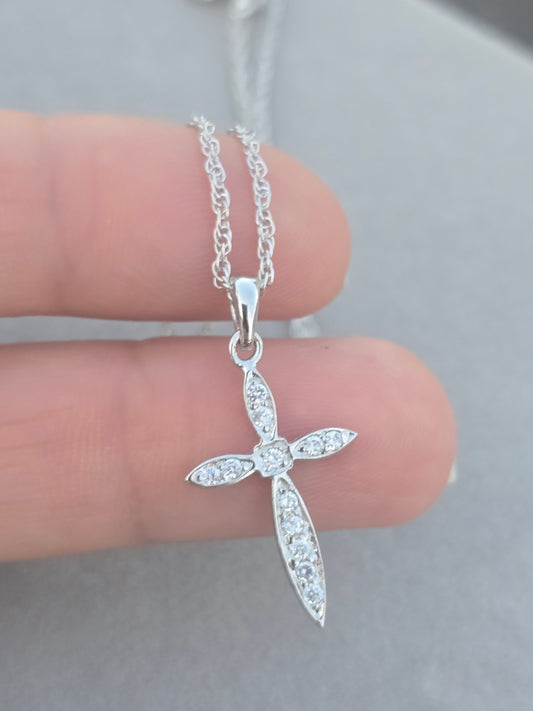 Sterling Silver cross necklace, cadena con dije de cruz y brillantes en Plata 925 - Fui Fuiu Jewelry