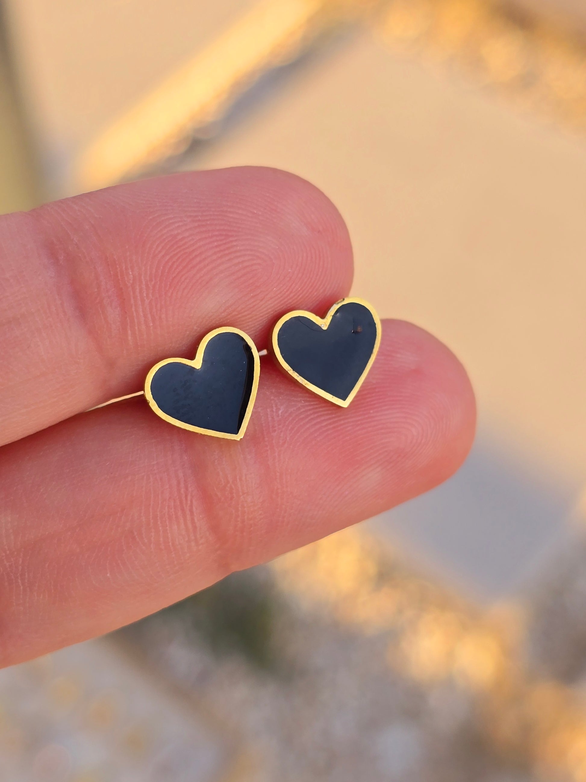 Black heart studs earrings - Fui Fuiu Jewelry
