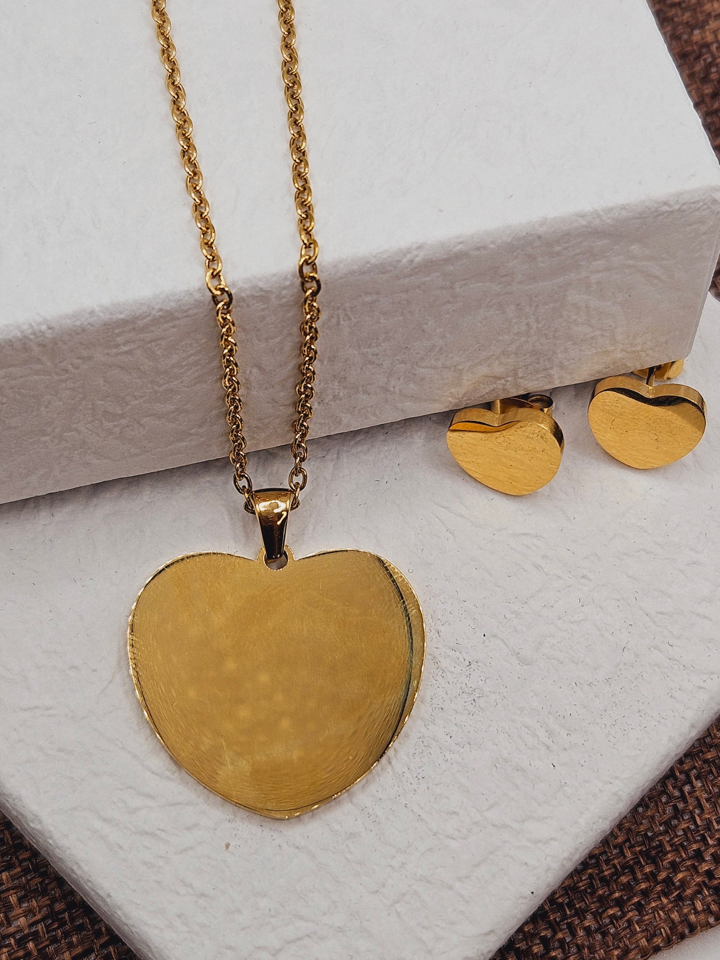 Big gold heart set