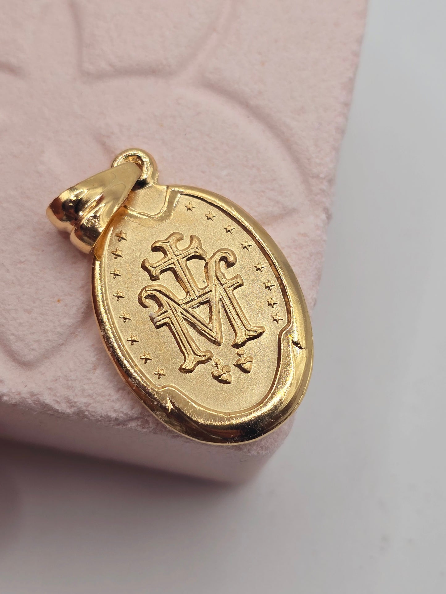 Miracles virgin pendant necklace 14K Gold Filled, cadena virgen de Gudalupe. 14K Oro Laminado - Fui Fuiu Jewelry