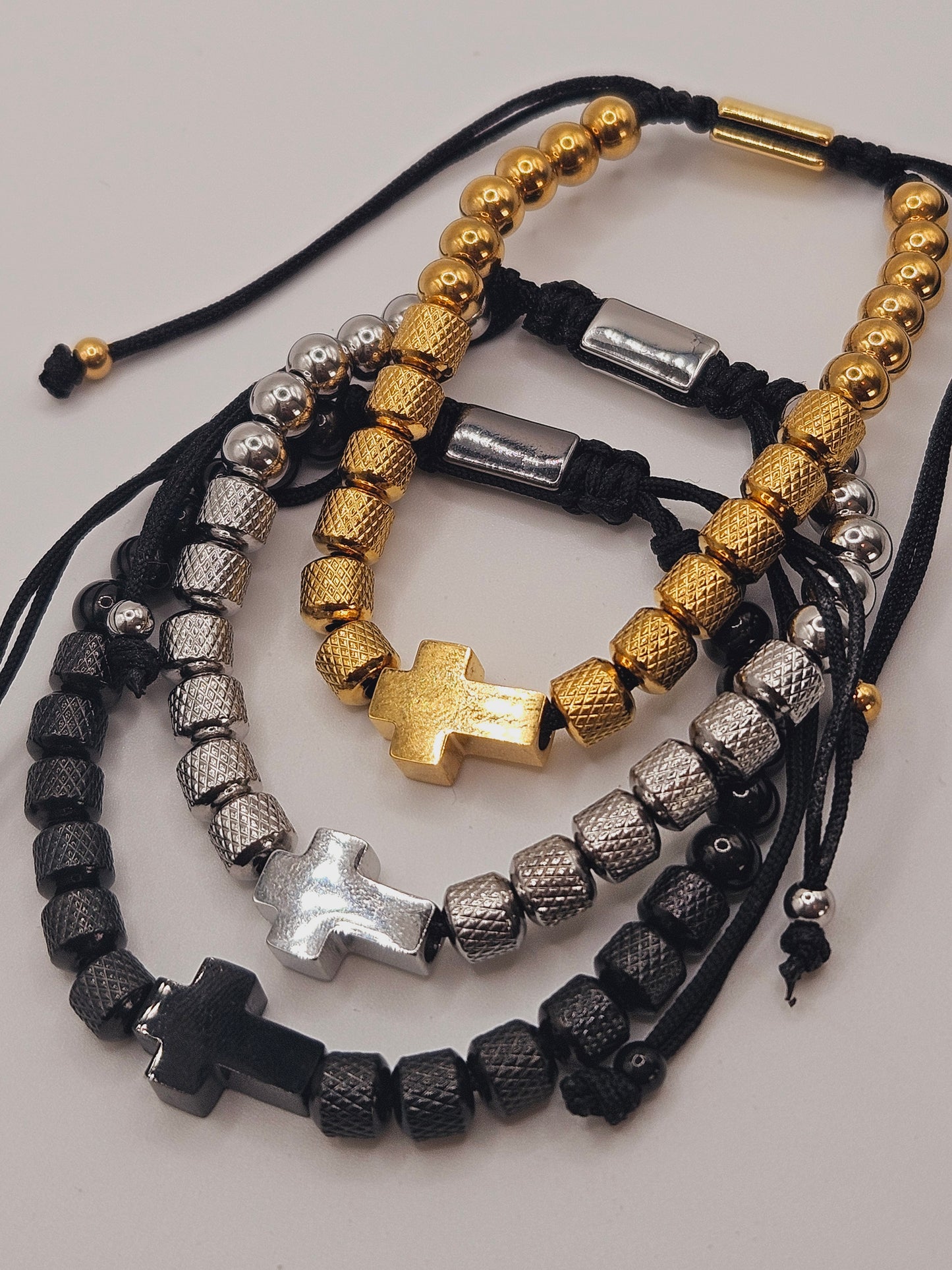 Ajustable cross bracelet for men